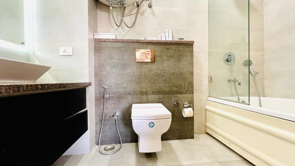Shower, Toilet, Bathroom, towels