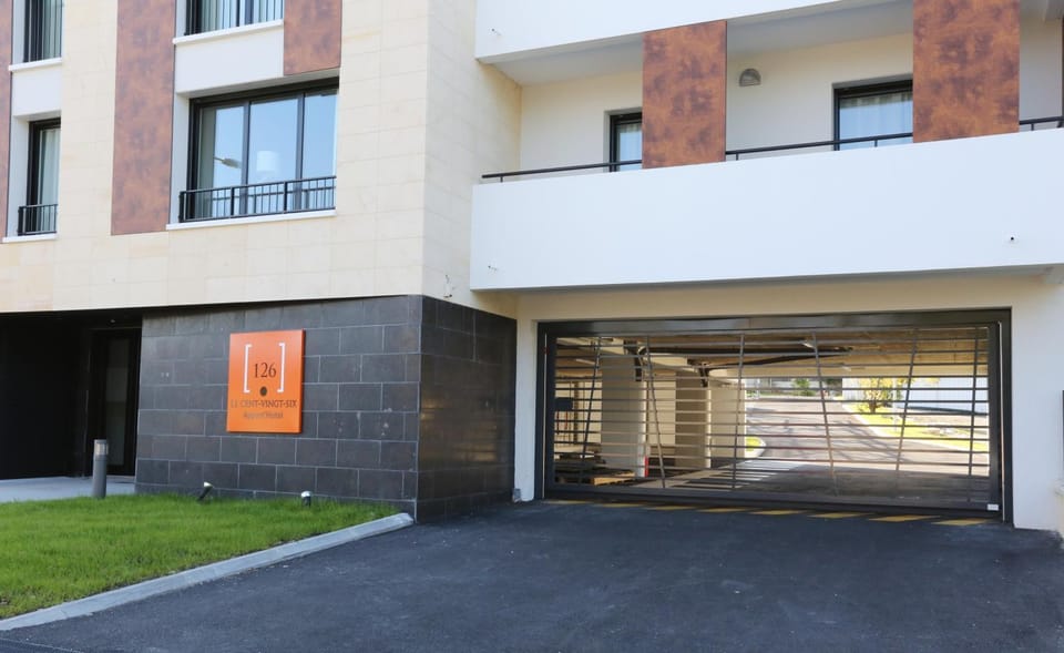 Property building, Facade/entrance