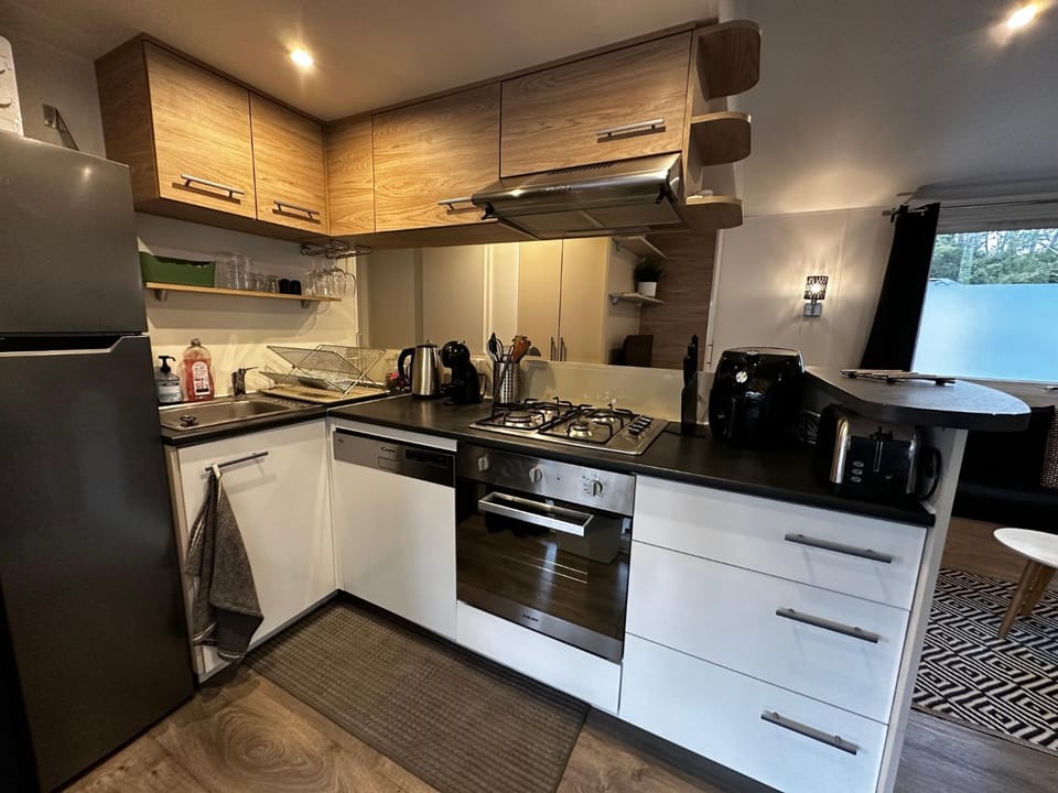 Grand Mobil Home Tout Confort pour 6 personnes - Camping Les Oyats 4 étoiles Campground/ 
RV Resort in Seignosse