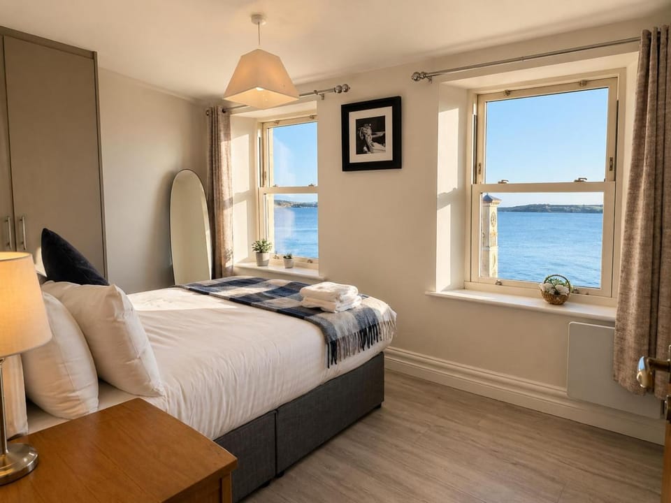 Bed, Sea view