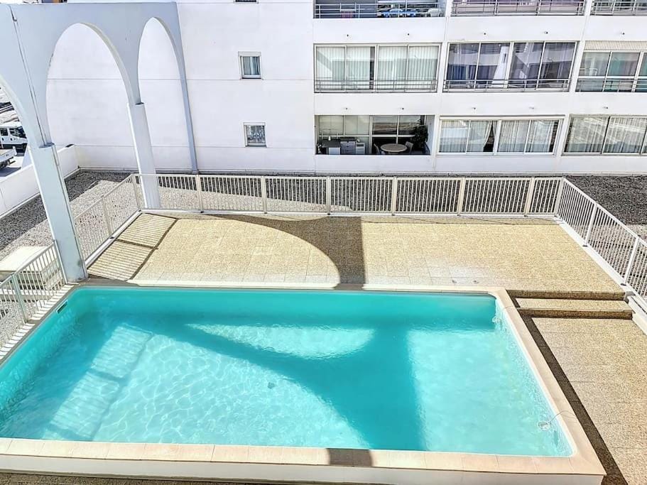 Swimming pool, Swimming pool