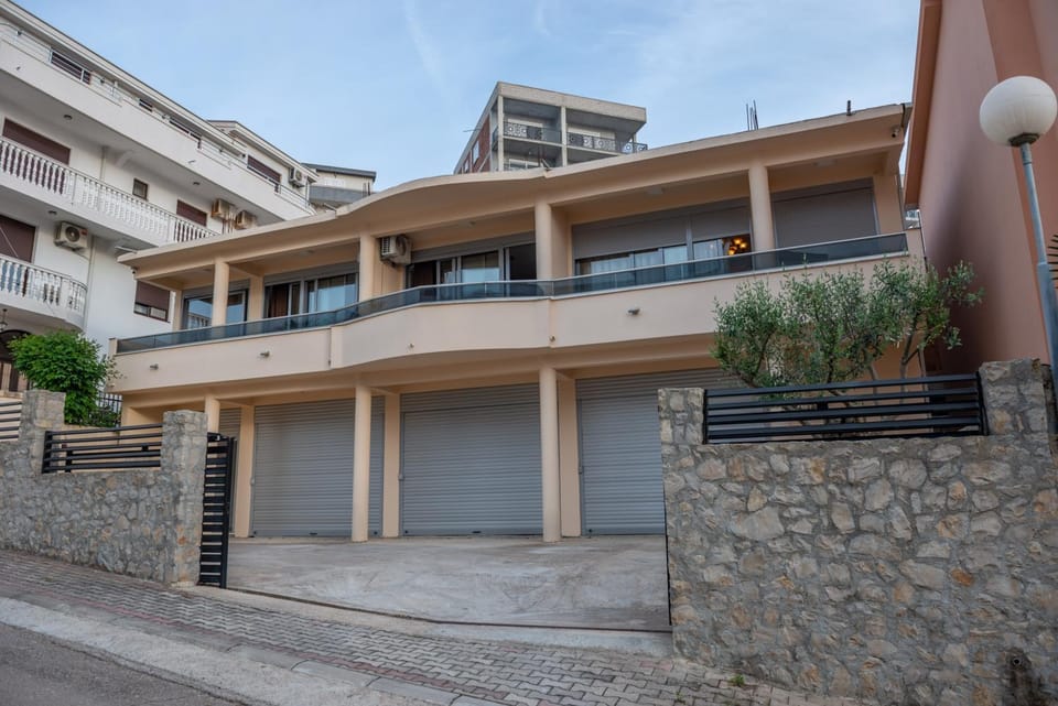 Property building, Balcony/Terrace