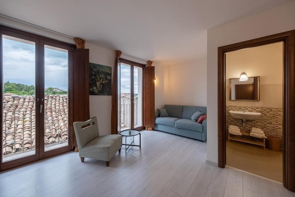 Living room, Photo of the whole room