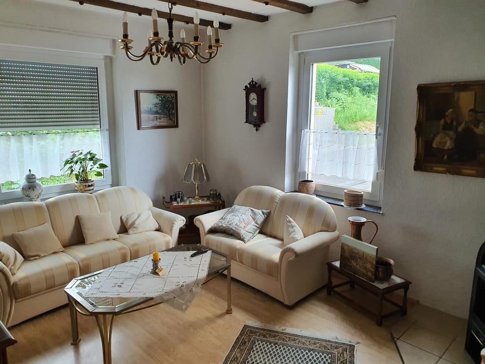 Communal lounge/ TV room, TV and multimedia, Living room, Seating area