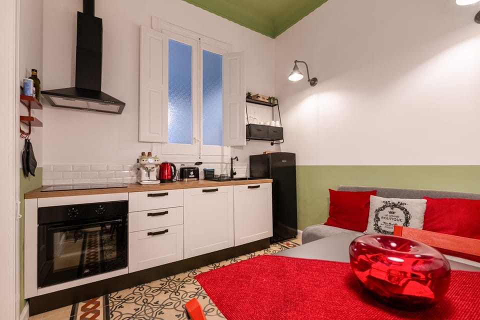 Coffee/tea facilities, Living room, Dining area, stove, toaster