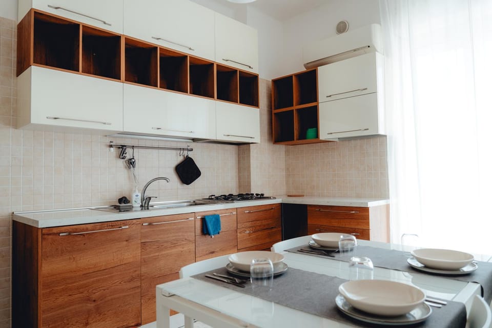 Kitchen or kitchenette, Dining area, stove