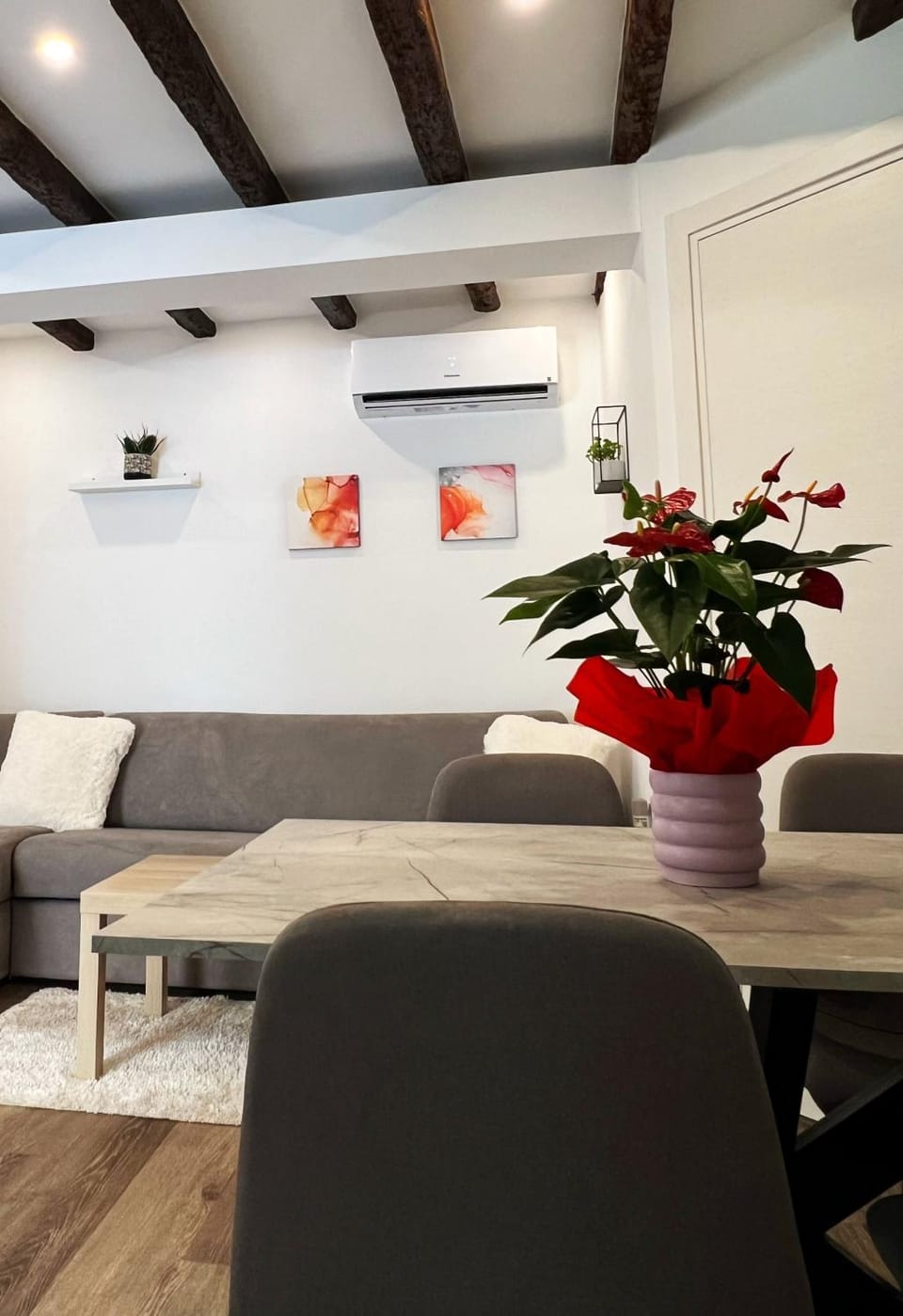 Living room, Seating area