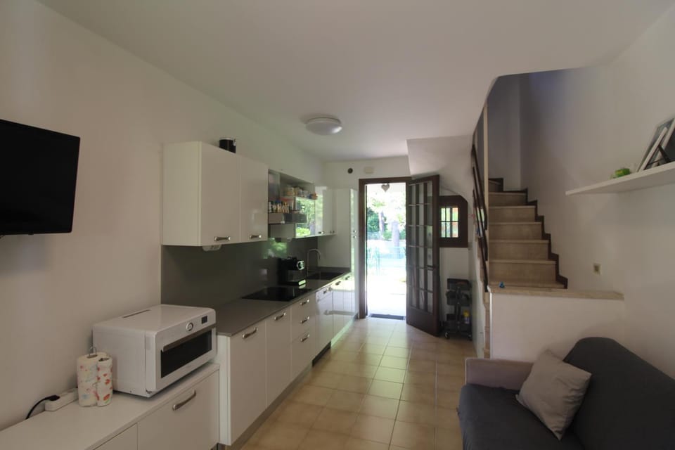 TV and multimedia, Kitchen or kitchenette, Living room