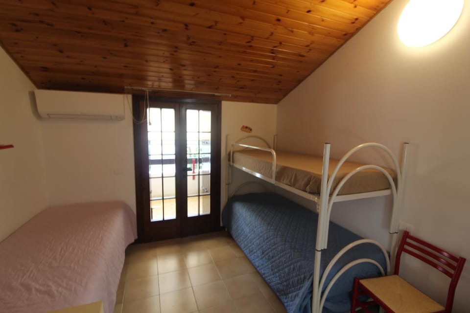 Bed, Bedroom, bunk bed