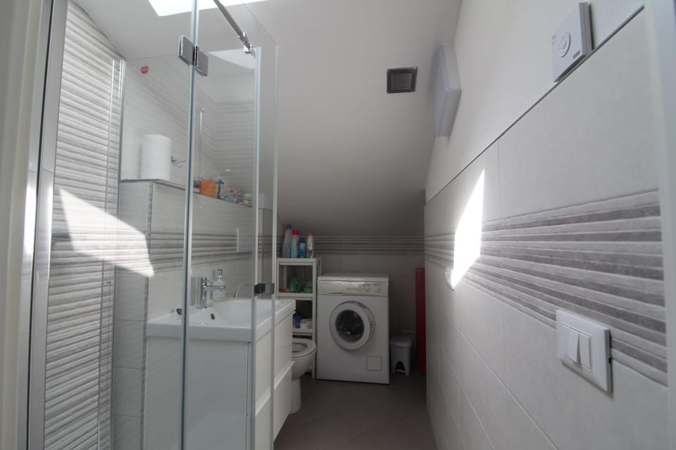Bathroom, washing machine