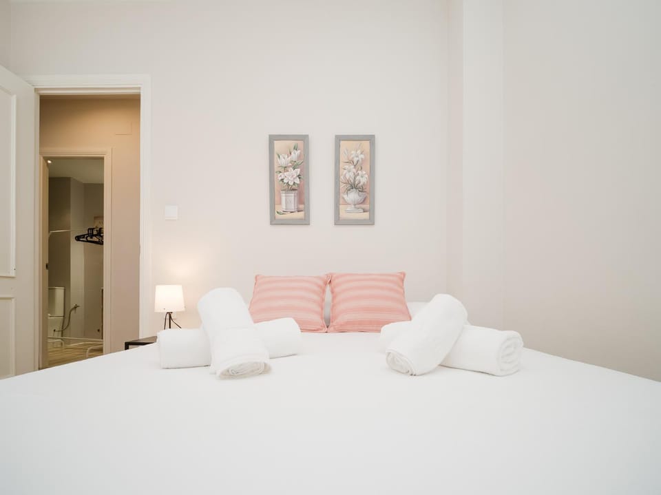 Bed, Photo of the whole room