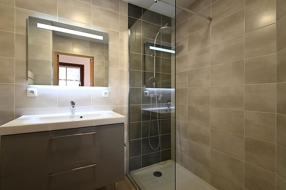 Shower, Bathroom