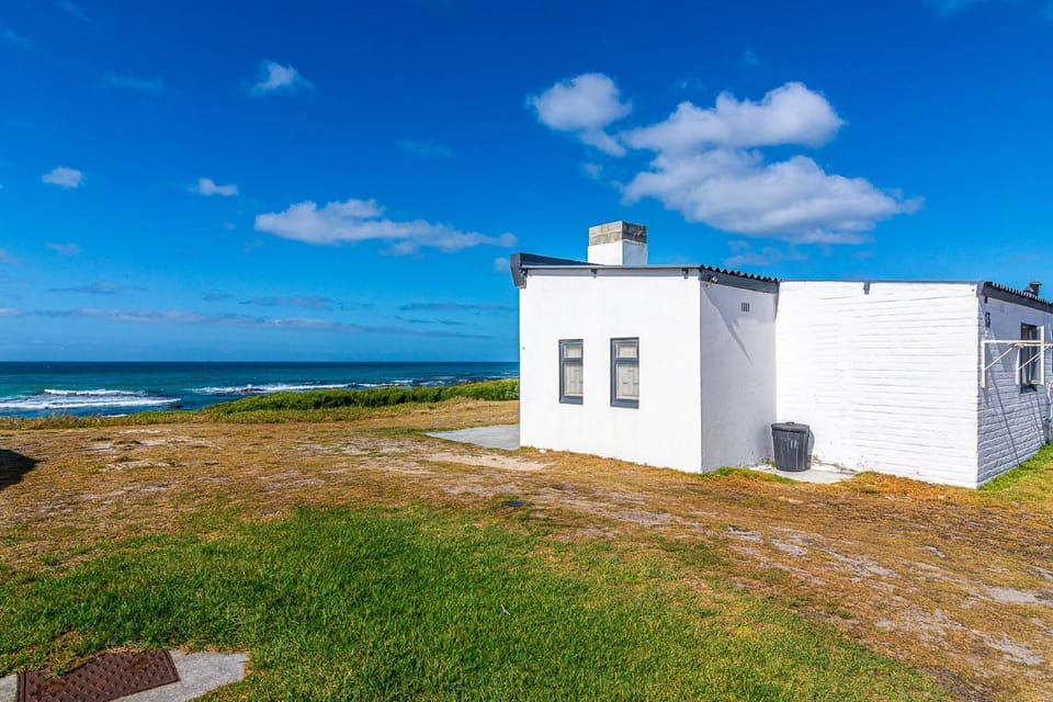 Beach Bungalow No 13 - Salted Fynbos Staying House in Western Cape