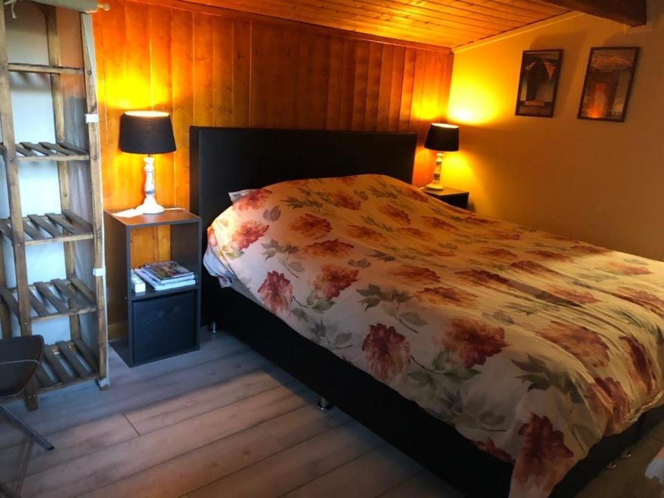Domaine Lapin Qui Rit , chambre Céline Bed and Breakfast in Nouvelle-Aquitaine