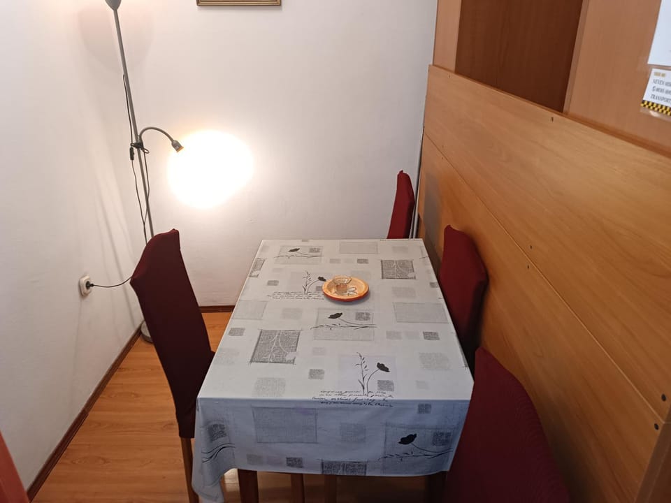 Food and drinks, Dining area