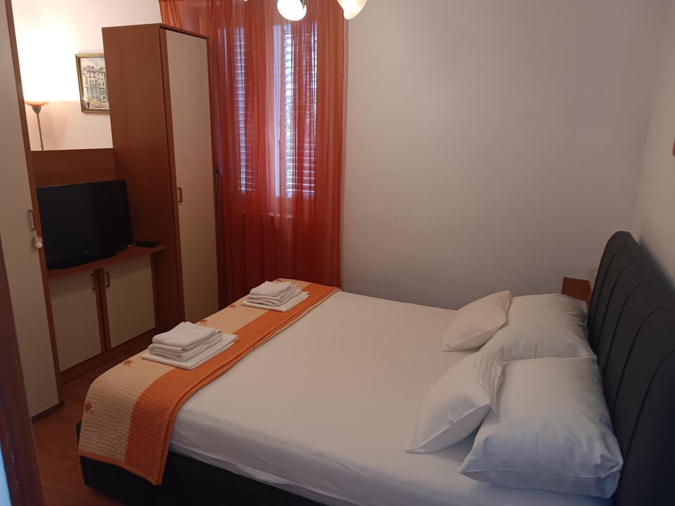 Bed, Bedroom, wardrobe