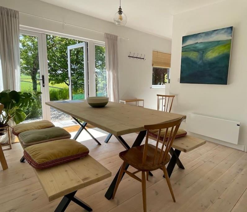 Seating area, Dining area