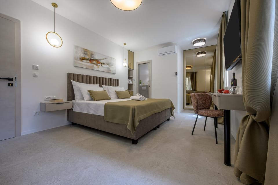 Bed, TV and multimedia, towels, wardrobe, air conditioner