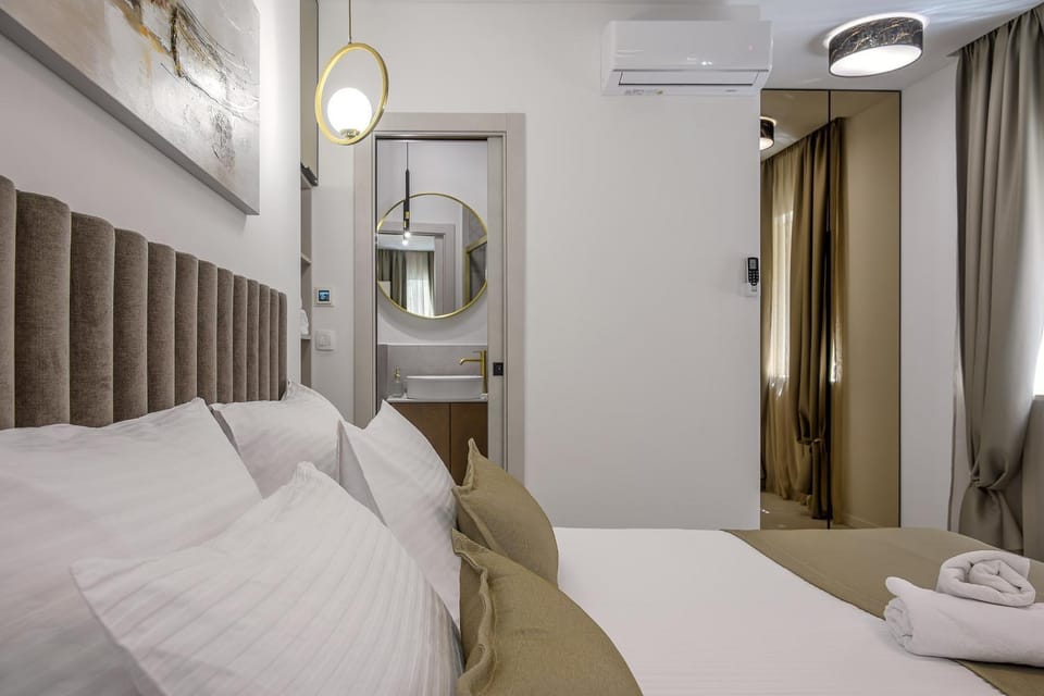 Photo of the whole room, Bedroom, towels, air conditioner