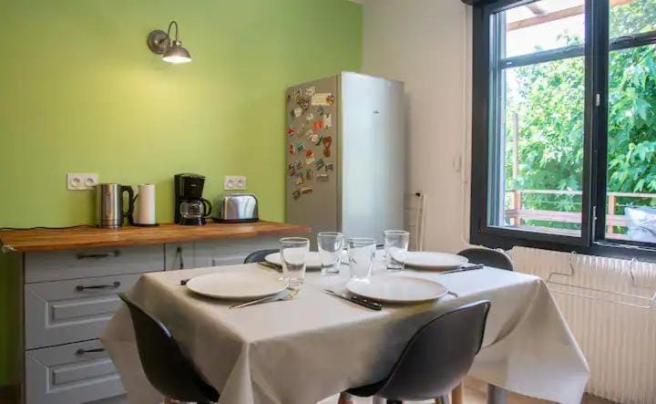 Coffee/tea facilities, Dining area, kitchen