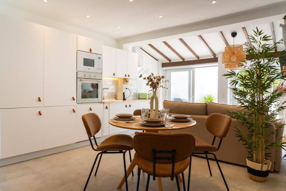 Chic Beach House 2 in Benalmadena by El Trocader House in Benalmadena