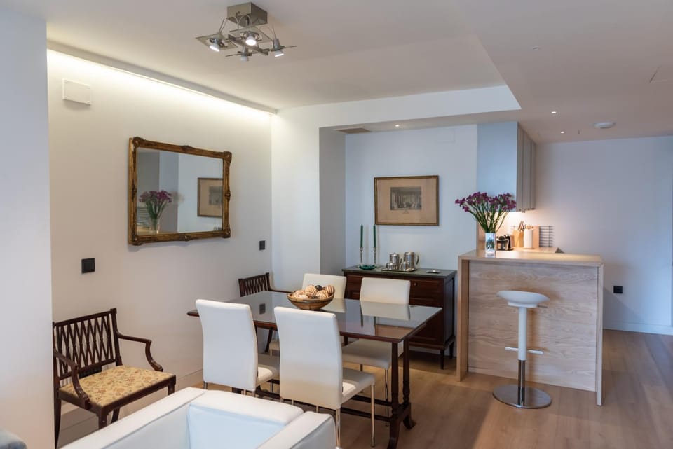 Living room, Dining area
