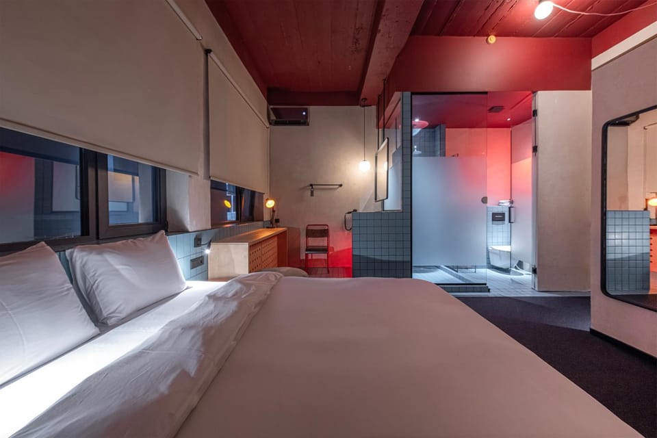 Bed, Bathroom, Photo of the whole room, Decorative detail, Bedroom, bidet