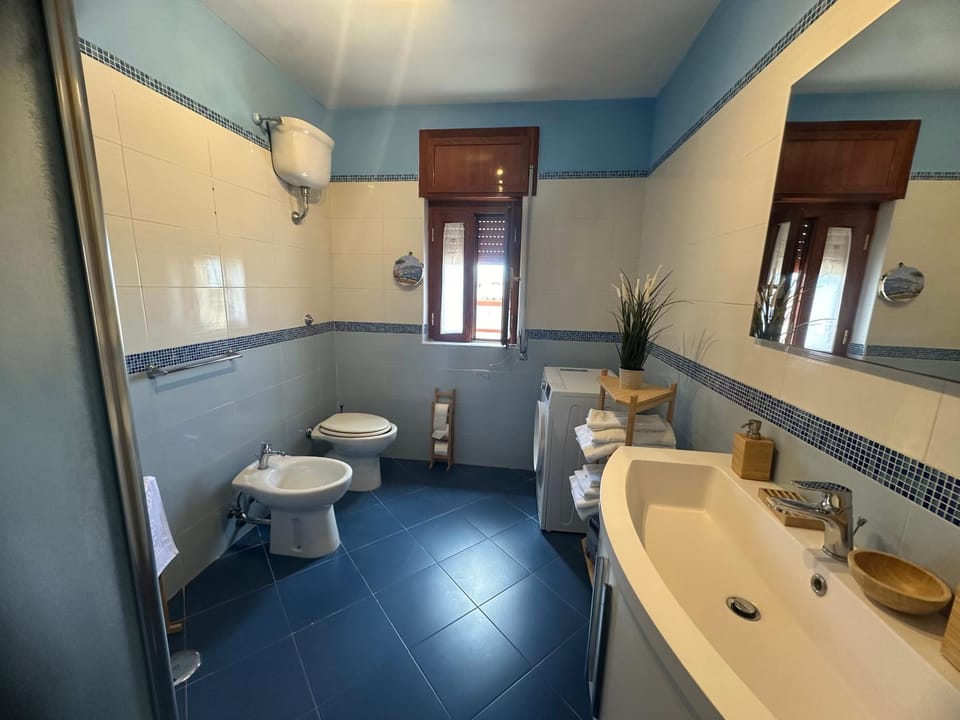 Toilet, Bathroom, bidet, towels