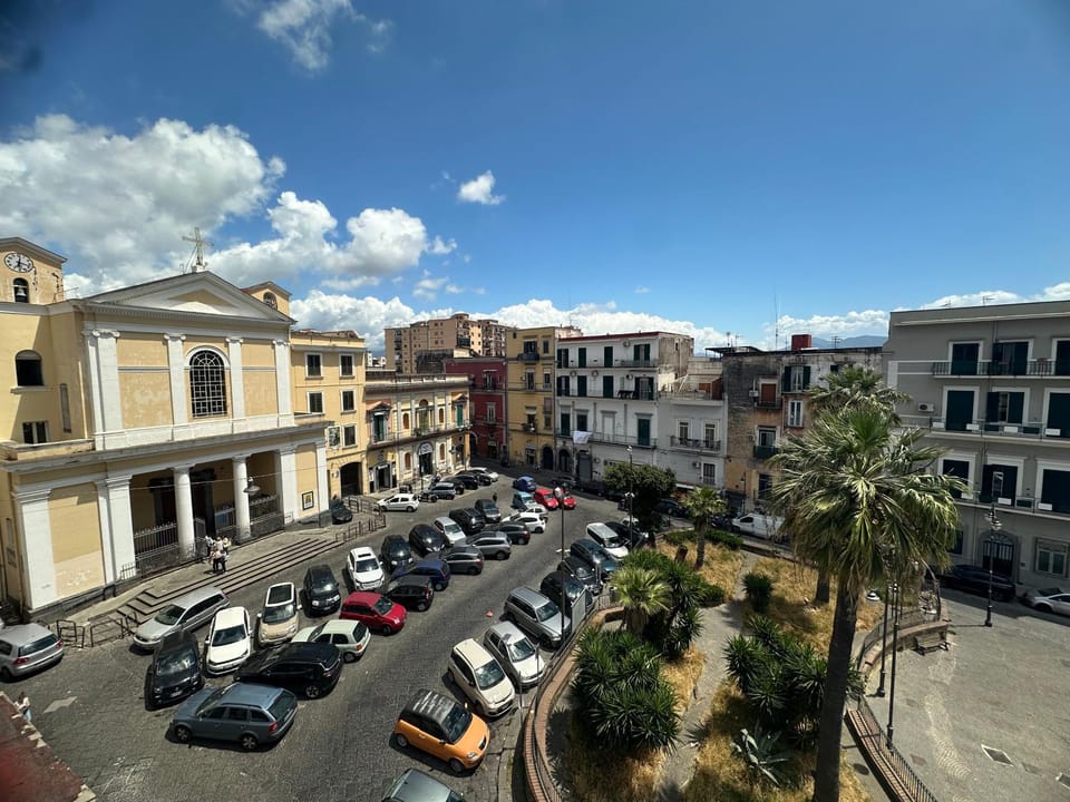 Day, Neighbourhood, City view, Street view, Location