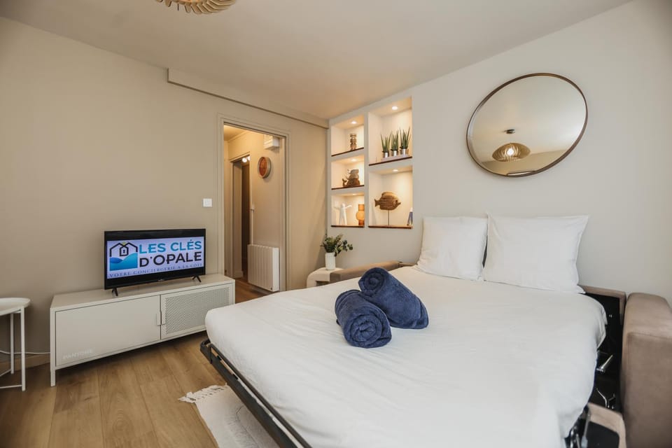 Bed, TV and multimedia