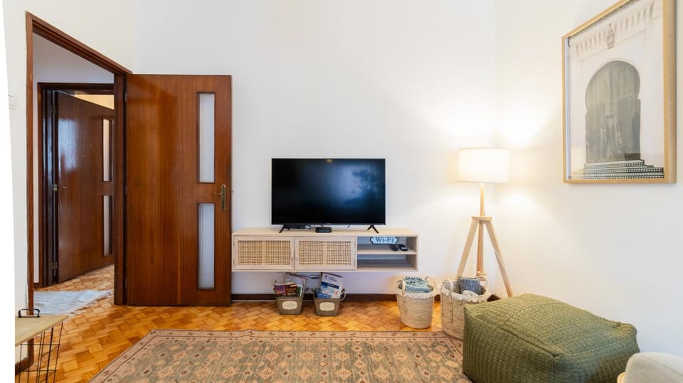 Bright apartment next metro Apartment in Porto