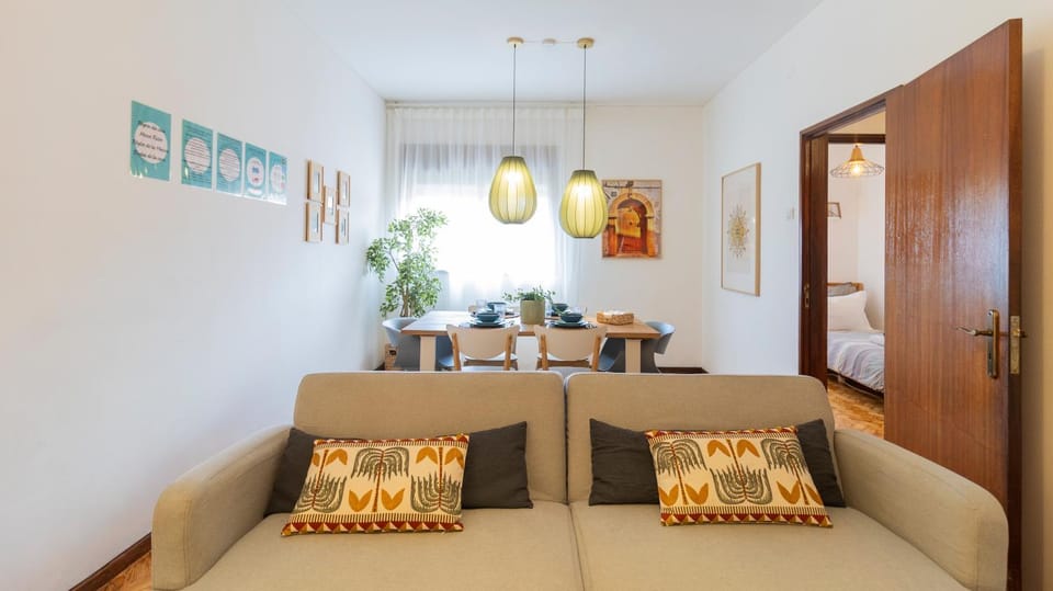 Bright apartment next metro Apartment in Porto