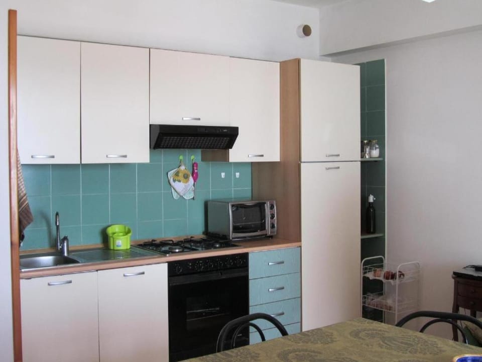 Kitchen or kitchenette, oven