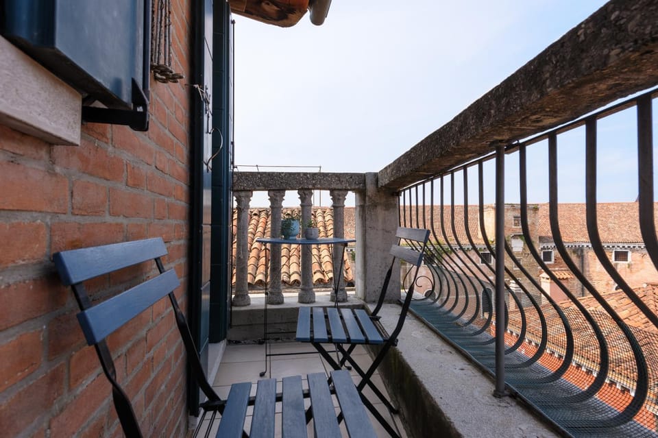 View (from property/room), Balcony/Terrace, City view, Quiet street view