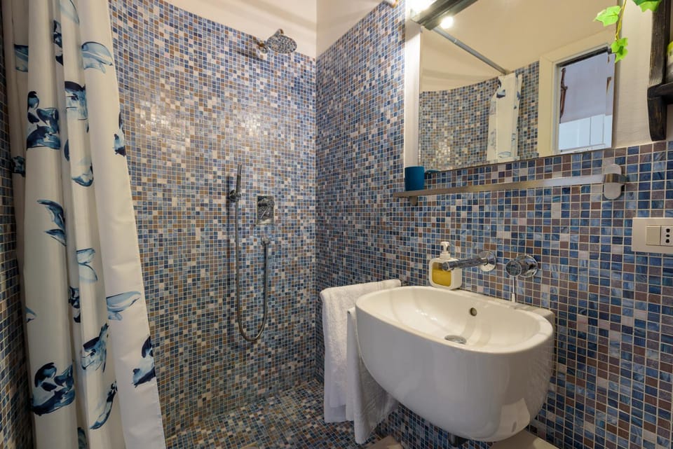 Shower, Bathroom, towels