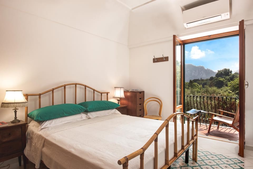 Bed, View (from property/room), Balcony/Terrace, Photo of the whole room, Bedroom