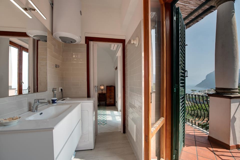 Natural landscape, View (from property/room), Balcony/Terrace, Kitchen or kitchenette, Dining area, Mountain view