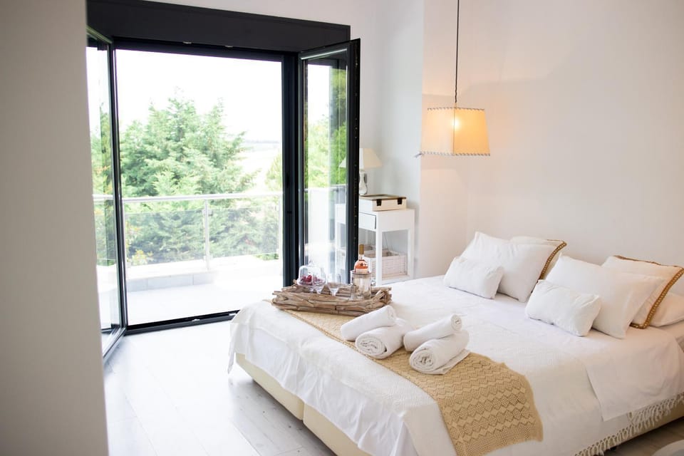 Photo of the whole room, Bedroom, towels