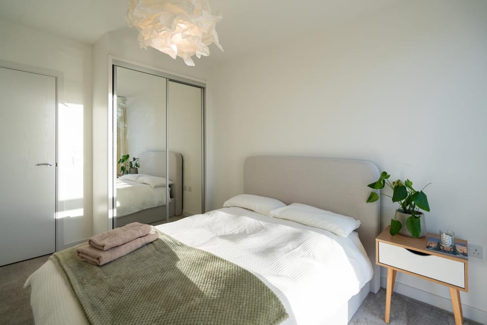 Private Room in 2 bed apartment Vacation rental in Isleworth