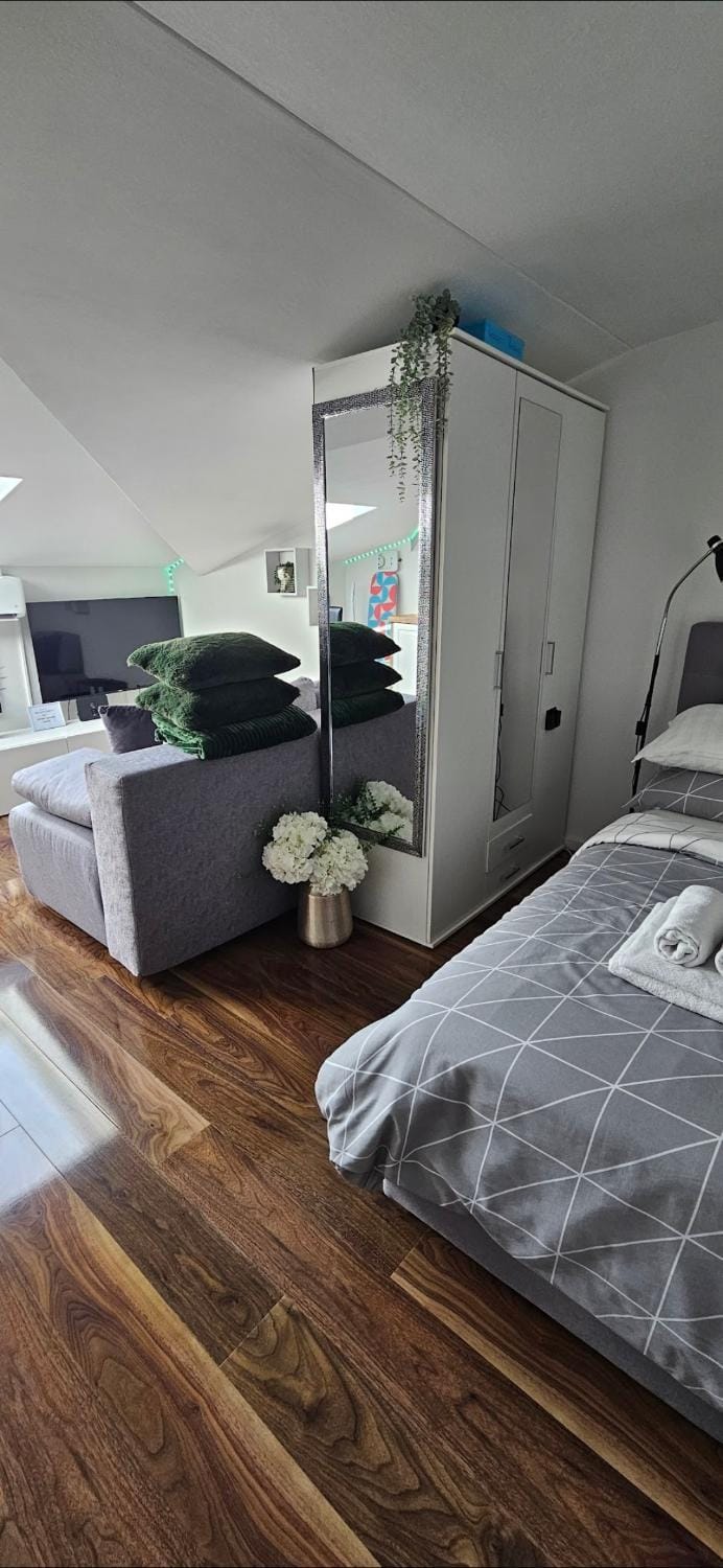 Bed, Bedroom