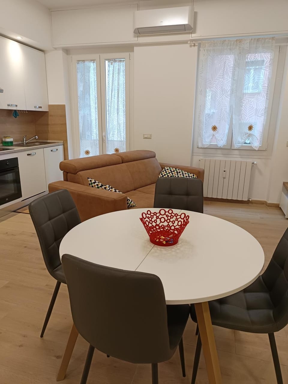 Kitchen or kitchenette, Seating area