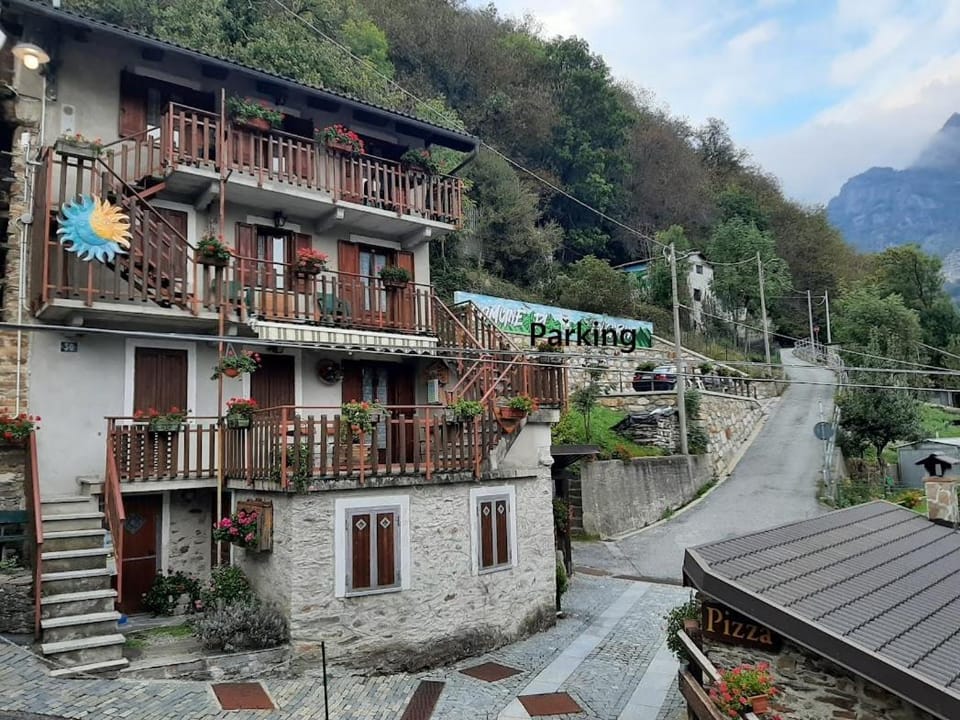 Nido Paradiso Nido, Balcone panoramico sulla Valle Soana Apartment in Piedmont