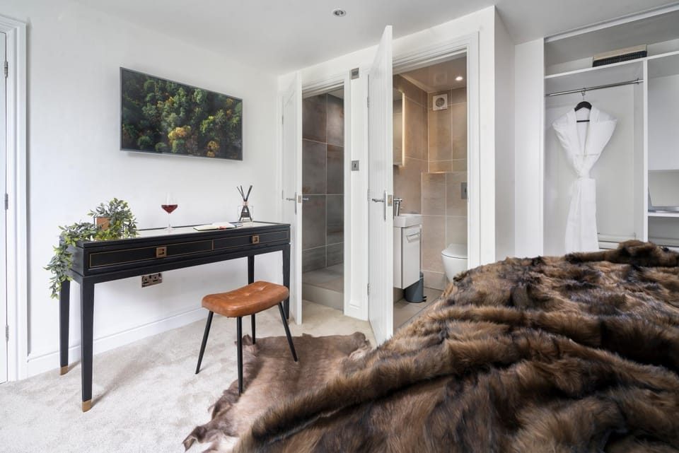 Luxury Hot Tub Suite - Family & Pet Friendly - Central Lake District House in Bowness-on-Windermere