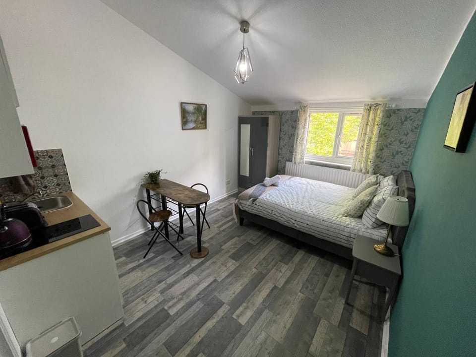 Bed, Kitchen or kitchenette, Photo of the whole room, Dining area, Bedroom, Garden view, wardrobe