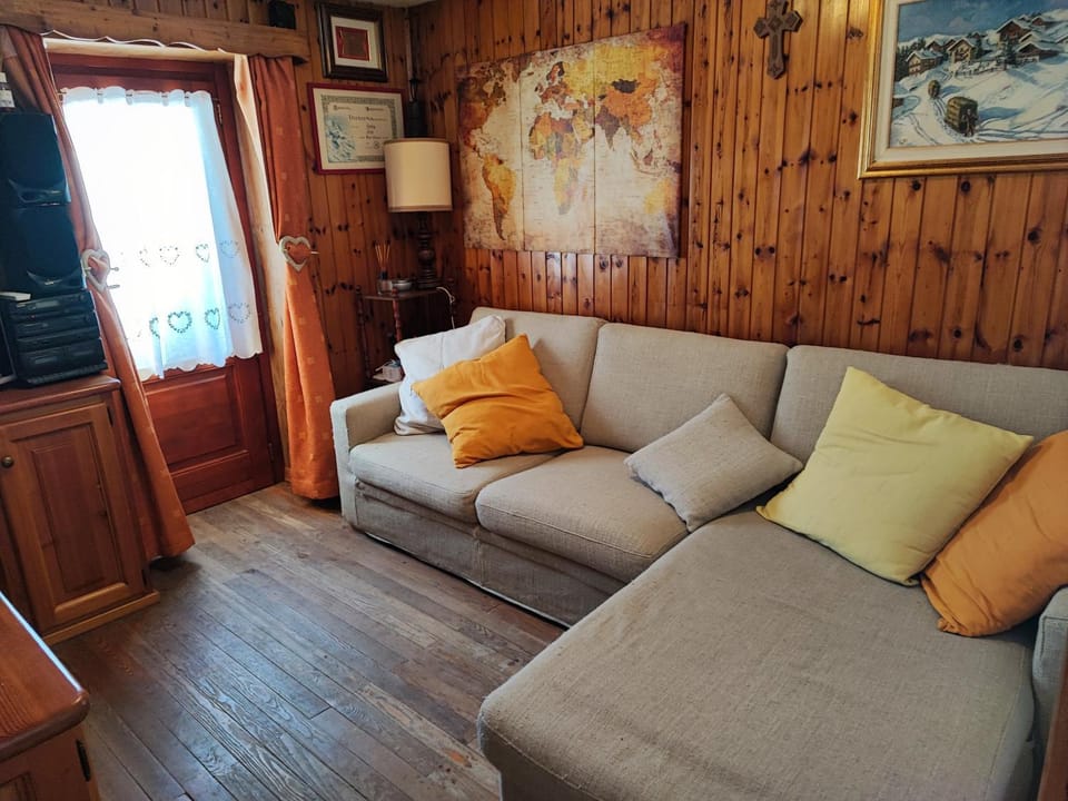 Ma Maison a Chamois Apartment in Aosta Valley, Italy