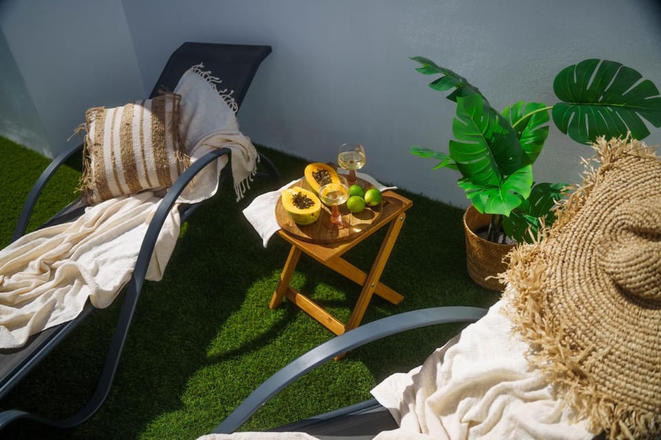 Balcony/Terrace, sunbed