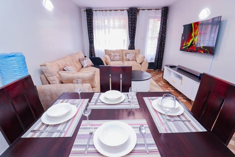 TV and multimedia, Living room, Seating area, Dining area