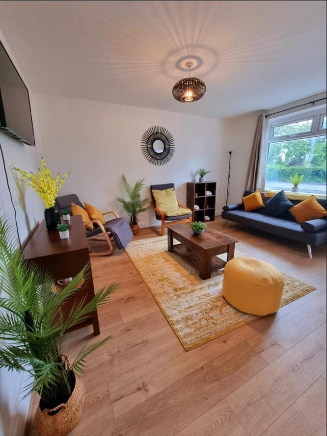TV and multimedia, Living room, Seating area