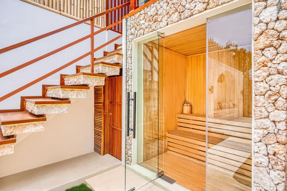 Villa Vienna - New 8BDR Jacuzzi Sauna and Cinema Villa in Kuta