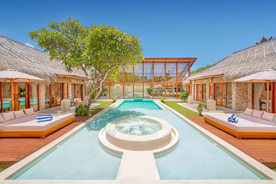 Villa Vienna - New 8BDR Jacuzzi Sauna and Cinema Villa in Kuta